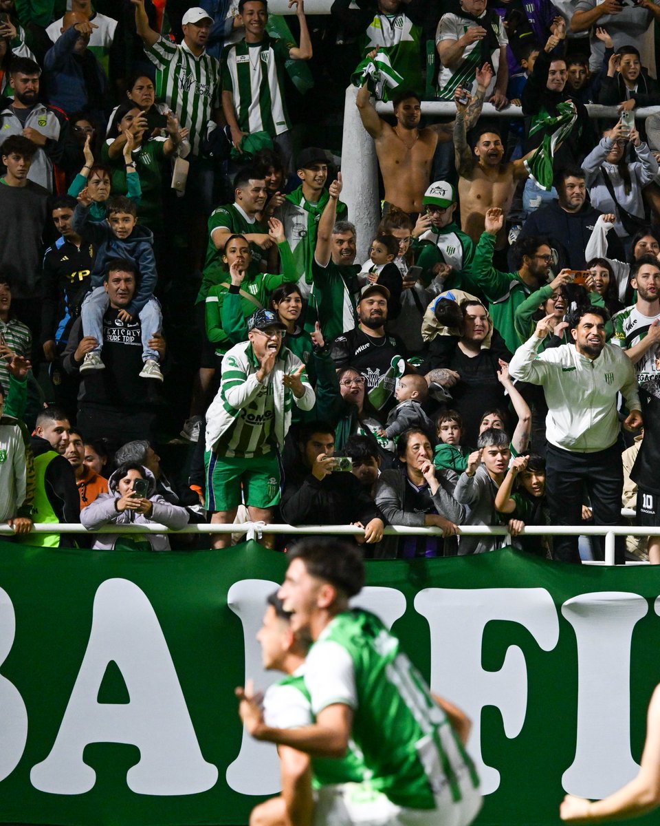 Noche de luna llena y fiesta banfileña 🟢⚪