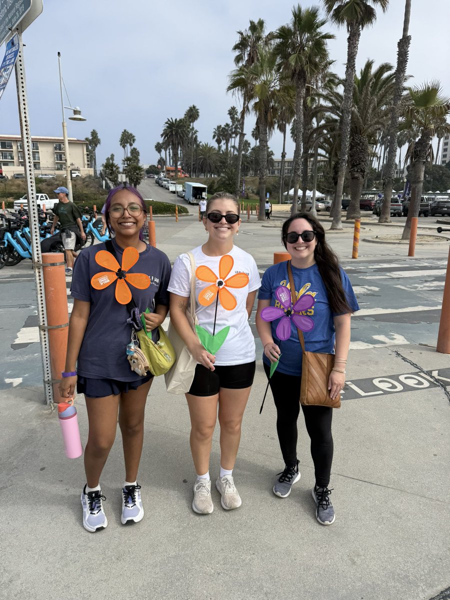 stephleal5's tweet photo. The Leal Lab attended the Walk to End Alzheimer’s this past weekend in Santa Monica, CA alongside the Easton Center! 💜 #Walk2EndAlz #ENDALZ https://t.co/eaqyVWR5sG