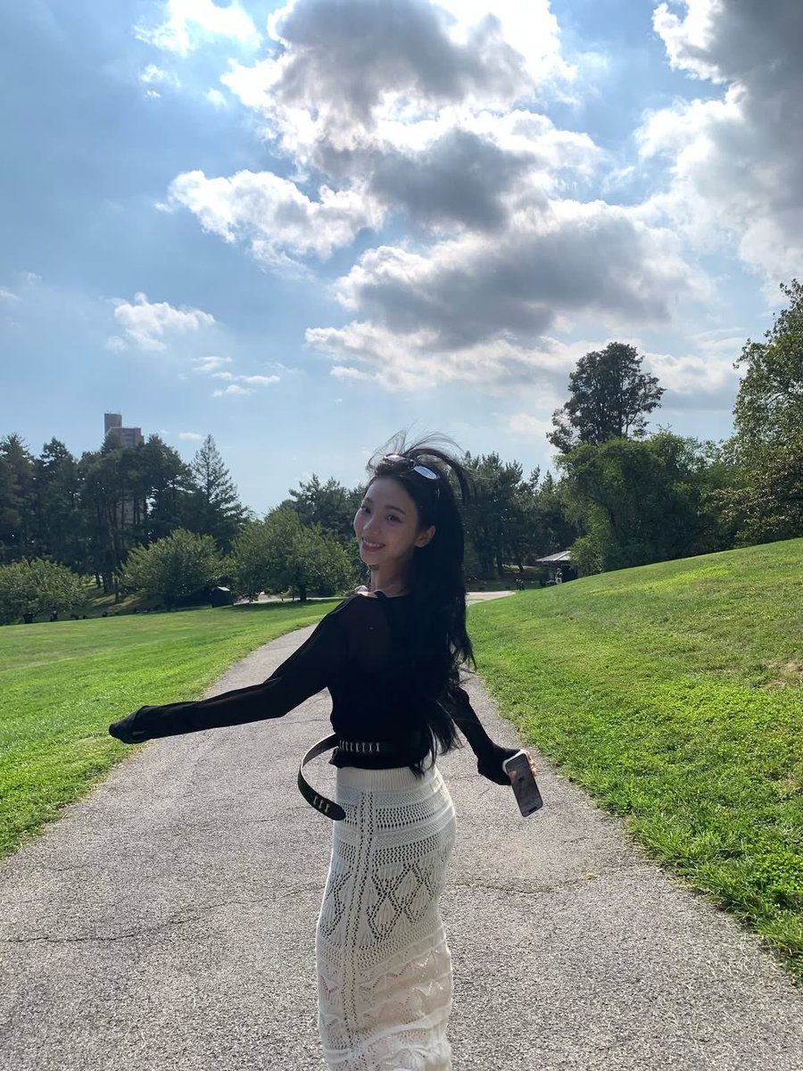 soobrina thinker tweet media