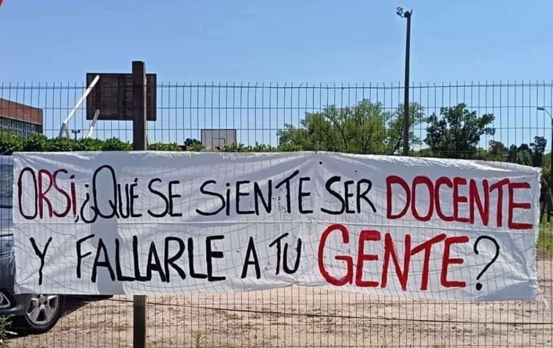 Yo pensé que el presidente seguía siendo un "oligarca de La Tahona con privilegios de clase afines al machismo hetero patriarcal capitalista y necro masculino..."

Pero no, es un compañero. Doña sorpresa.

En fin, no hay peor astilla que la del propio palo.