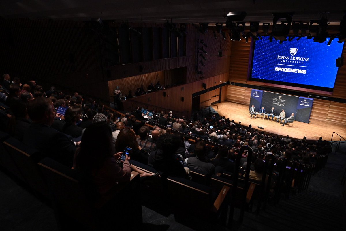JHUBloombergCtr's tweet image. A new era of the Discovery Series launched tonight at the #HopkinsBloombergCenter with @SpaceNews_Inc, bringing together executives from the cutting-edge companies taking space exploration to new heights. 

Conversation spanned hotel stays on space stations, a lunar base,…