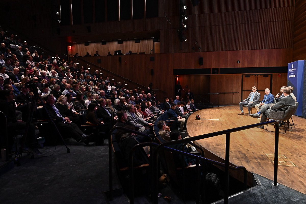 JHUBloombergCtr's tweet image. A new era of the Discovery Series launched tonight at the #HopkinsBloombergCenter with @SpaceNews_Inc, bringing together executives from the cutting-edge companies taking space exploration to new heights. 

Conversation spanned hotel stays on space stations, a lunar base,…