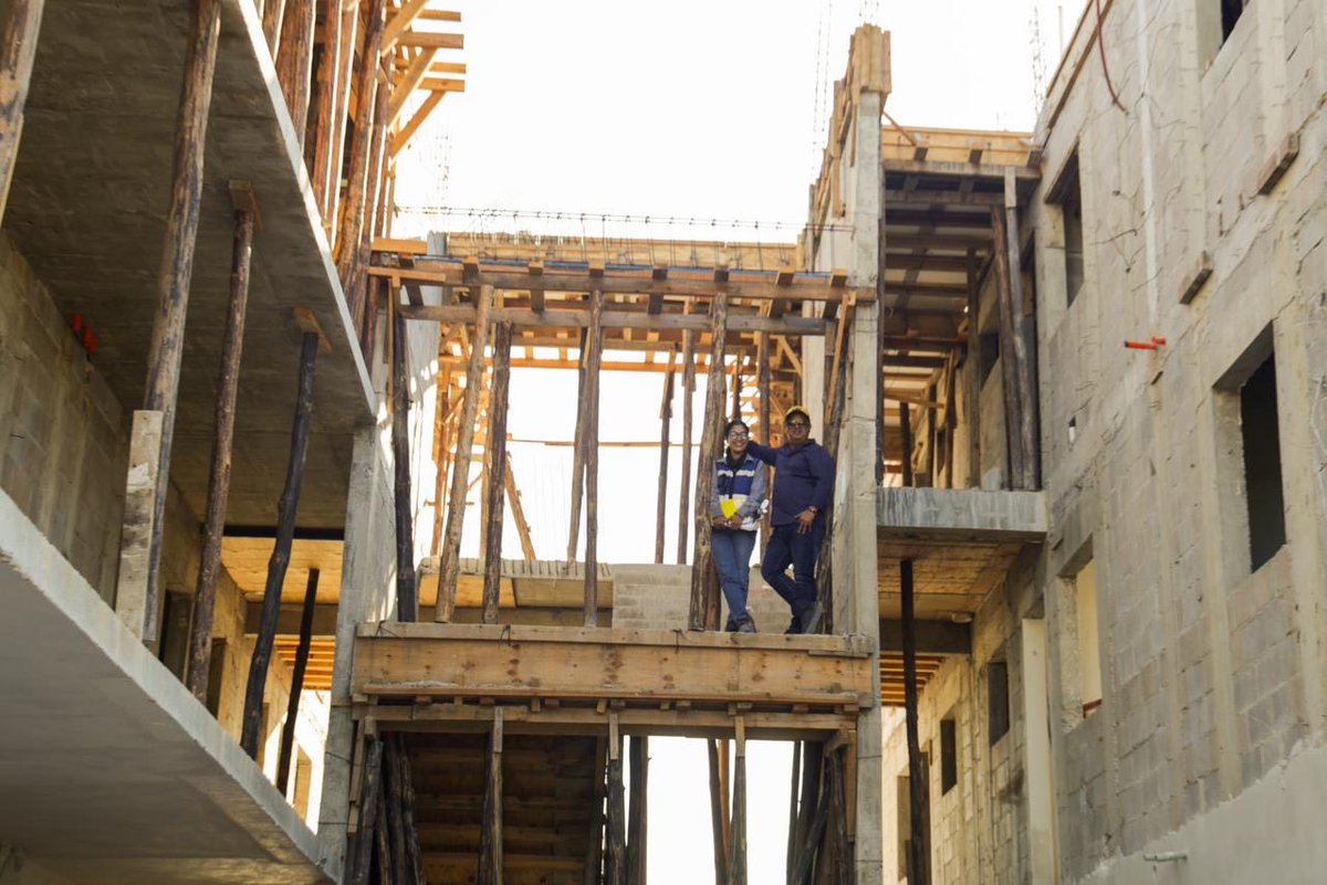 lopezcampos_'s tweet image. Desde SEBIDES impulsamos el Programa de Viviendas para el Bienestar, una iniciativa de la presidenta @Claudiashein, con el respaldo y sentido humano del gobernador @rochamoya_.

A cierre de año, se entregaran las primeras 500 viviendas en Ahome a derechohabientes de @FOVISSSTEmx.