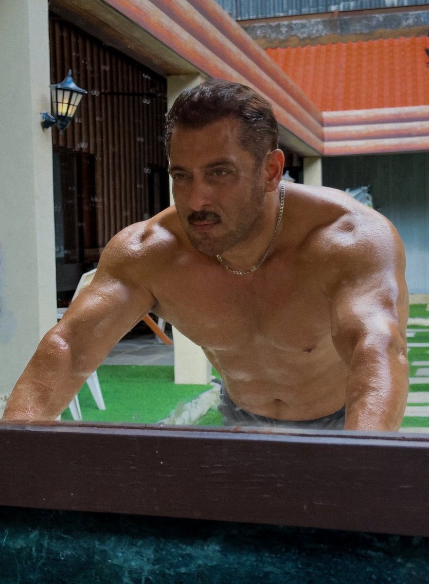 KashifCriticz's tweet photo. No steroids. No filters.
Just pure dedication &amp; that Bhai energy! 🔥

Salman Khan’s physique is a message — Legends never retire. 🦁

#SalmanKhan #Bhai #FitnessIcon #MassKing https://t.co/T0ZYuZIZZJ