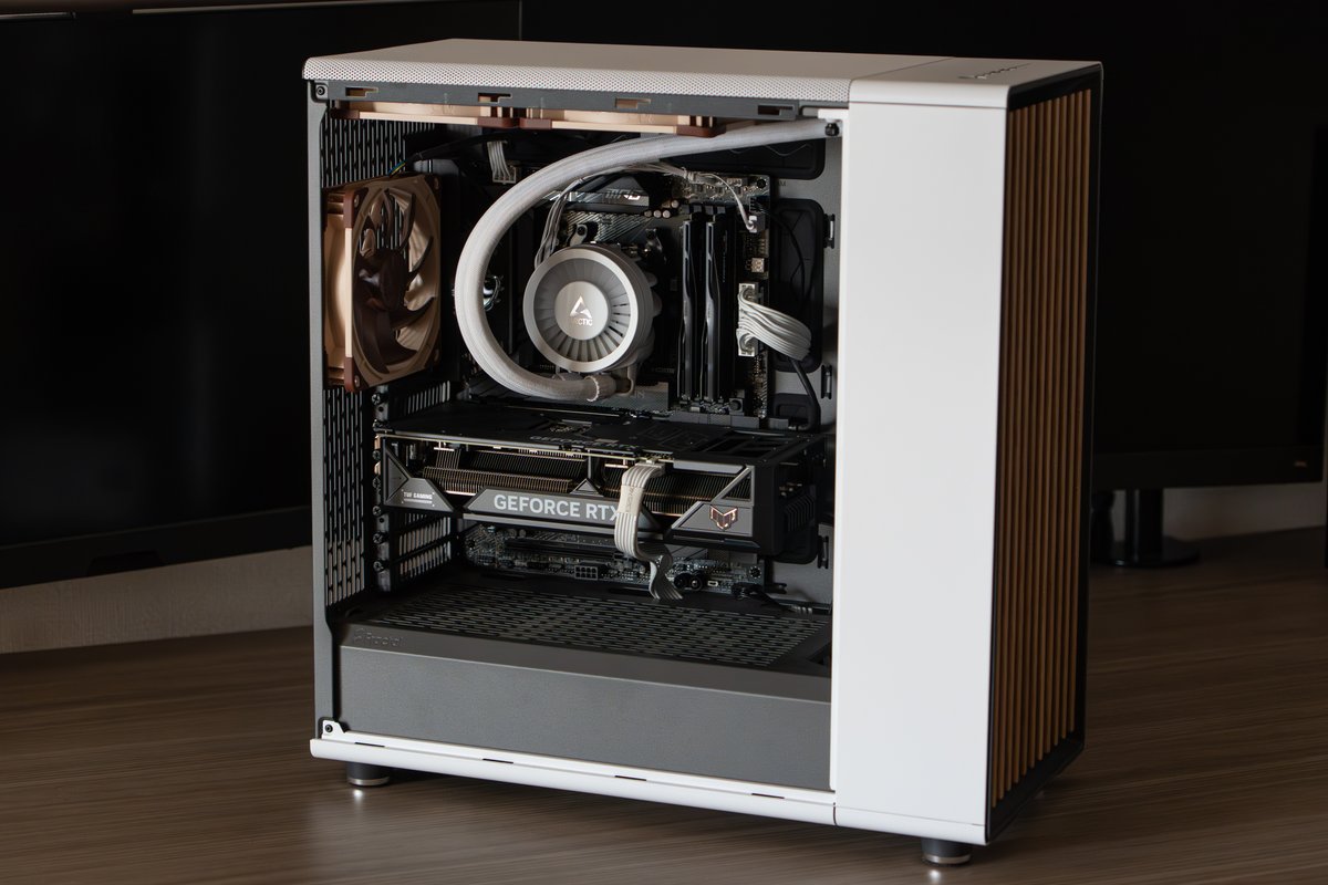 KEF47223925's tweet image. 久しぶりに撮り直しました
#FractalDesign #NorthXL