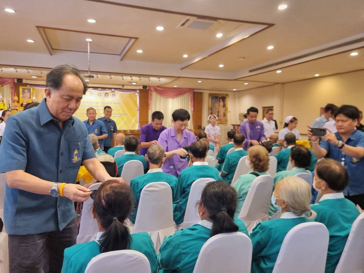 PIDTHONG's tweet photo. เอกชนเห็นผลงานสถาบันปิดทองหลังพระ ร่วมบริจาคงบประมาณเพื่อช่วยรักษาโรคสายตาให้กับประชาชนในถิ่นห่างไกล https://t.co/ZLgkgnoNwt https://t.co/tALZ7fTW8Y