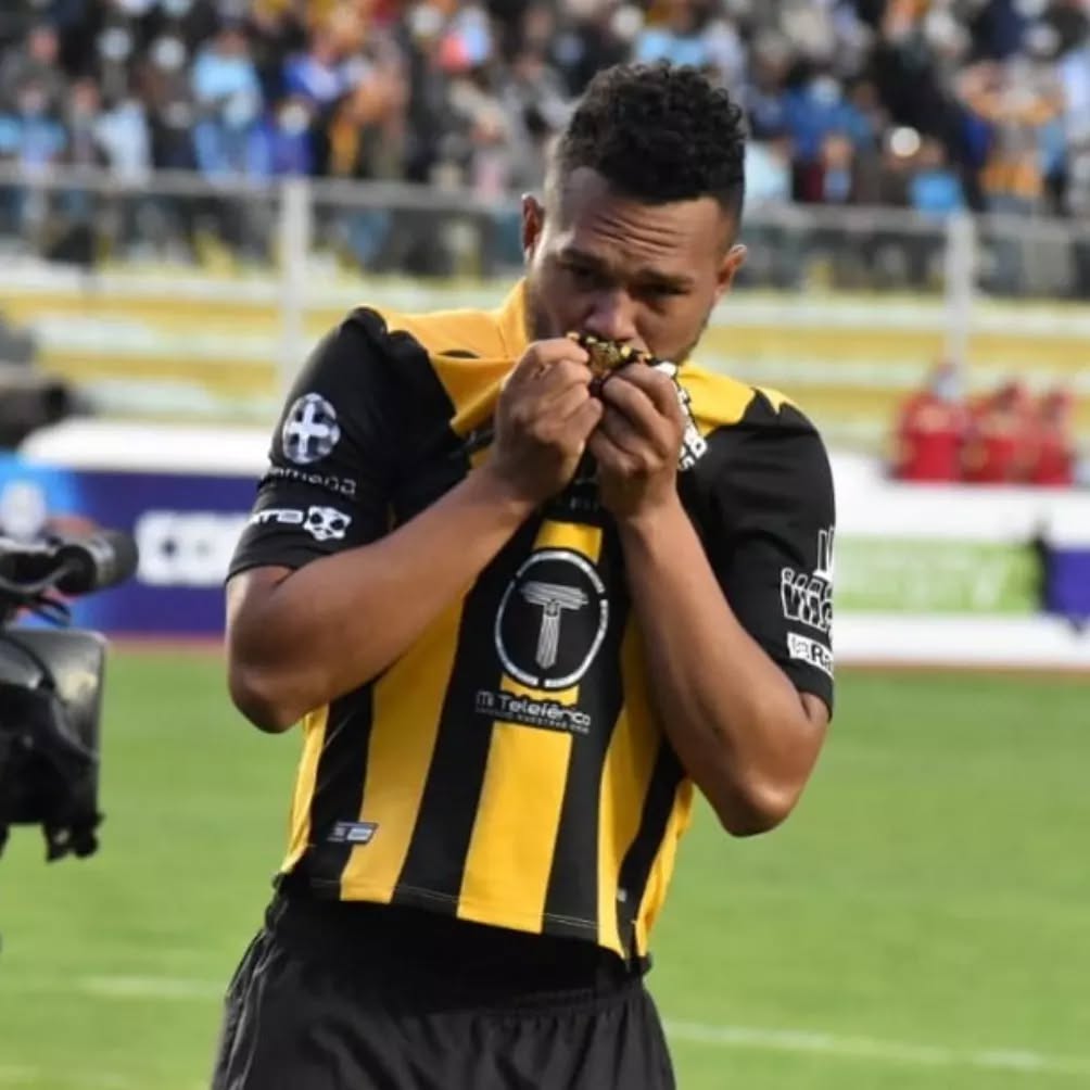 TheStrongestEN's tweet photo. @BlackYellow Happy Independence Day too, you guys gave us one of our best strikers in the recent years. 🐂🇵🇦 https://t.co/J4luDzoudn