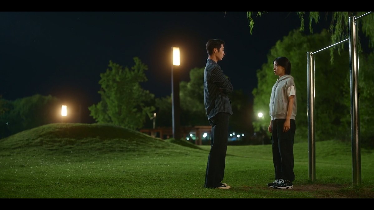 마지막 썸머 방송 장면 스틸 - 컨버스 착용 컷