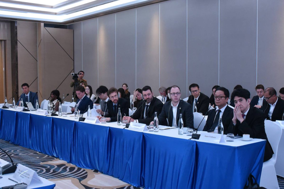 AusAmbLaos's tweet photo. Illicit drugs remain a major transboundary challenge for 🇱🇦 and the Mekong region. 🇦🇺 joined partners at the High-Level Illicit Drug Sector Working Group to strengthen cooperation and support Laos’ fight against transnational crime. 💪#AustraliaInLaos #IDSWG #DrugsControl https://t.co/DaKGr66Yz7