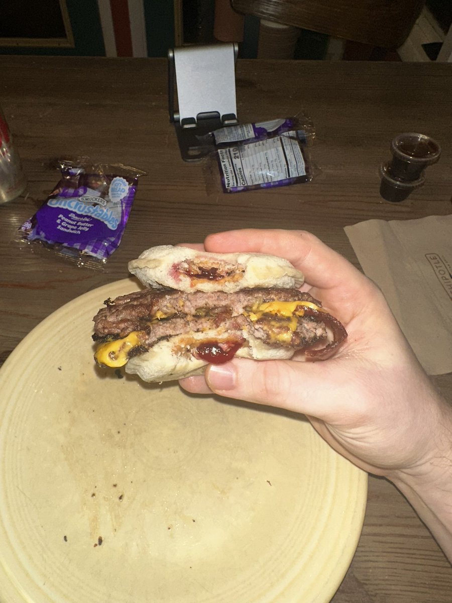 .<a href="/moricalliope/">Mori Calliope💀holoEN</a> Ran out of burger buns so I had to use 2 uncrustables for my bacon cheeseburger