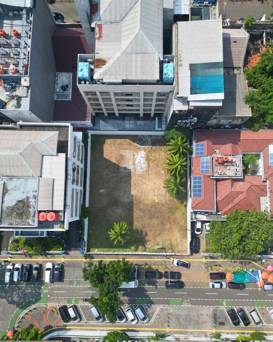 ajumono's tweet photo. FOR SALE *TANAH KOMERSIAL KEBAYORAN BARU* JAKSEL.
Luas tanah: *943 m²*
Tanah Persegi: 20 m² x 47 m² 
Ijin bangun 6 lantai 
Gedung Kantor, Hotel, Klinik, Resto &amp; Bisnis lainnya.
Hadap Barat
HGB. 
Harga *Rp145 juta/m²
Info Ady 085885991471 https://t.co/m1ywp3BnVu