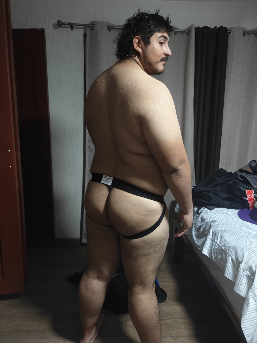 RoxenLightfield's tweet photo. Antes de borrarlas subiré estás 4 que me había tomado en la confu con un jock que me habían regalado jasjas https://t.co/eyg3tEn182