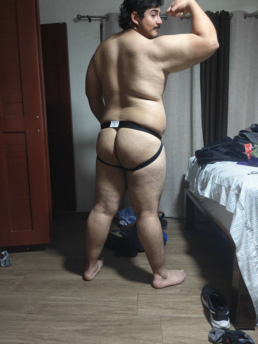RoxenLightfield's tweet photo. Antes de borrarlas subiré estás 4 que me había tomado en la confu con un jock que me habían regalado jasjas https://t.co/eyg3tEn182