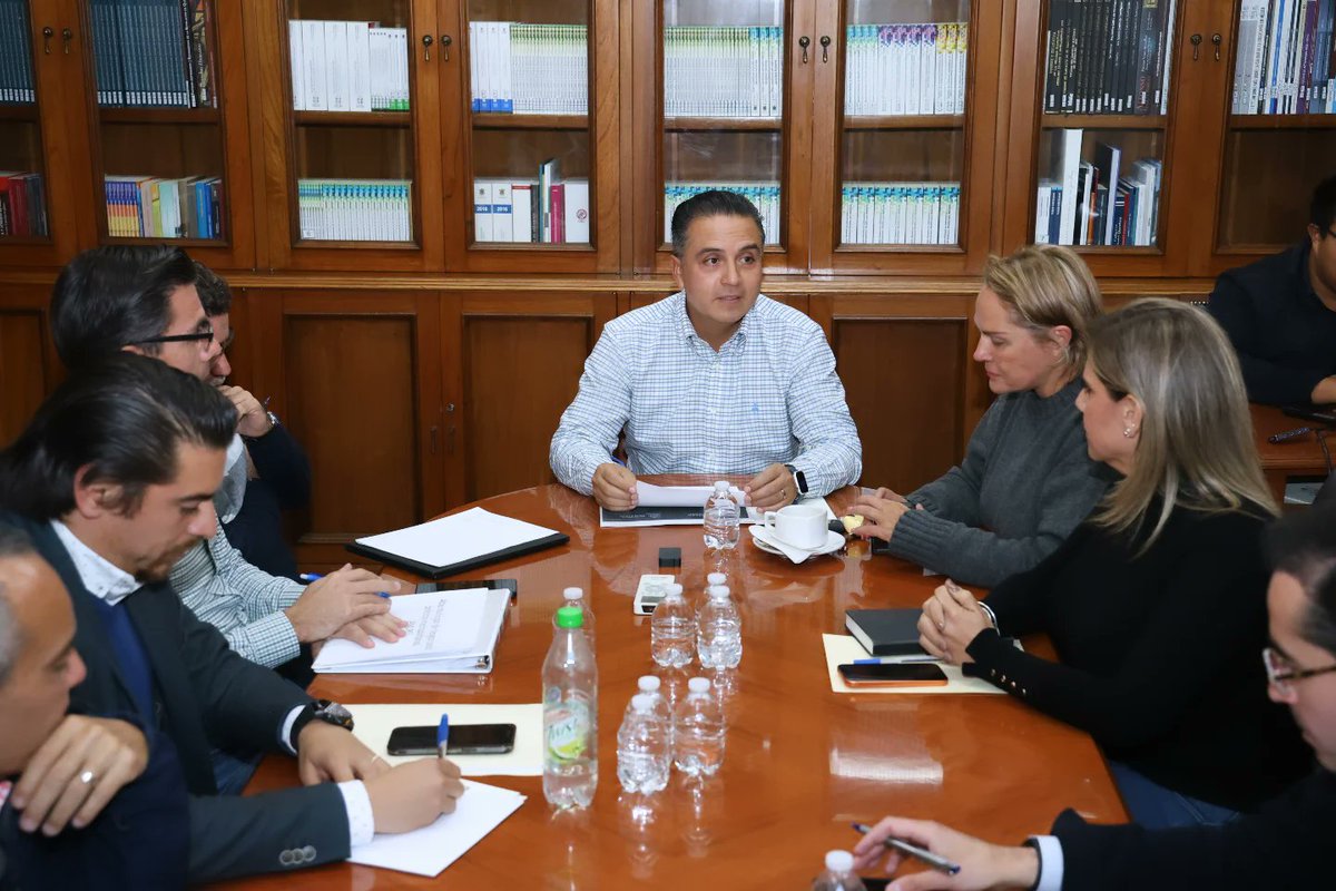 Como parte del trabajo coordinado con los municipios, el secretario de Gobierno, <a href="/Eric_gudino/">Eric Gudiño Torres</a> junto con los subsecretarios Carlos Hale, <a href="/SolKuriL/">Sol Kuri</a> y Gerardo González Márquez, así como del titular de la <a href="/PCIVILQRO/">Coordinación de Protección Civil del Estado de Qro</a>, Javier Amaya, de la titular de <a href="/CEDEMQUERETARO/">CEDEM QUERETARO</a>, <a href="/gabrielajsso/">Gabyjasso</a>; del