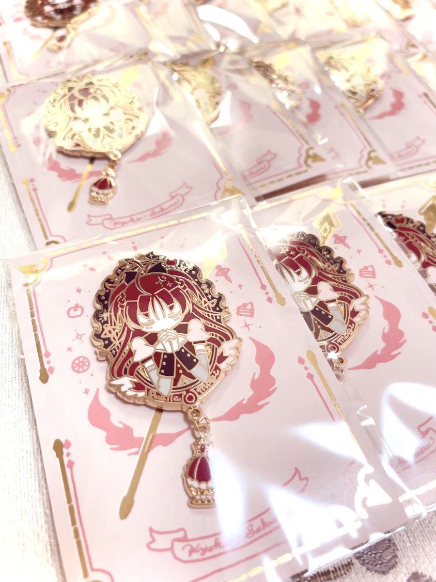 「ピンバッジの追加発注分が無事届きました〜!!やったー!!!!! プリレコに一般の」|八重ハルラ🍎のイラスト