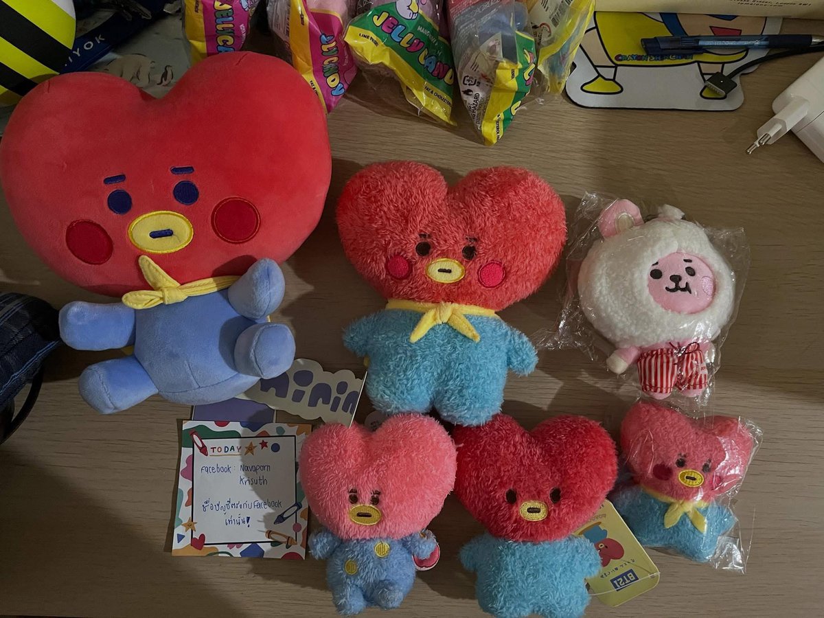 thisismheemhee's tweet photo. ของใหม่เก็บสะสมอย่างเดียวของแท้ 100% 
เหมาๆทั้งกอง 690 บาท รวมส่งค่ะ พร้อมโอนลดได้นะคะ 🥺🫶🏼 รับน้องไปเลี้ยงต่อหน่อยค่า แงง 

#ตลาดนัดบังทัน #ตลาดนัดBTS #ตลาดนัดBT21 https://t.co/QumAt7pJwl