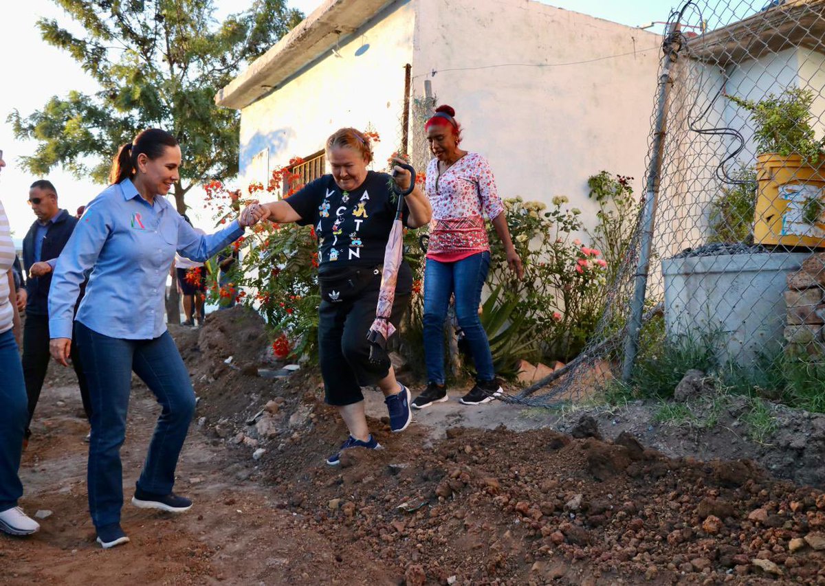 Hoy visitamos a las vecinas y vecinos de El Vergel. 💬
Juntos hemos logrado grandes avances y seguimos construyendo un #Irapuato que avanza #ConRumboClaro 💪

Cada acción cuenta para mejorar la calidad de vida de todas y todos. 🏡