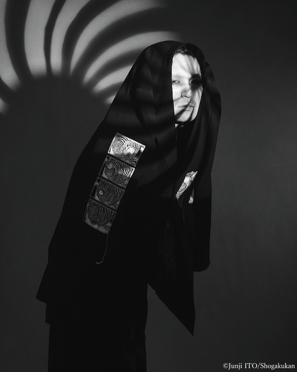 syte_etys's tweet image. 【TOPICS】
S'YTE × Junji ITO -UZUMAKI- Collaboration

日本を代表するホラー漫画家、伊藤潤二氏の代表作 『うずまき』とのスペシャルコラボレーション最新作がいよいよ明日11月5日(水)より発売！

本コラボレーションの発売を記念し、
S’YTE × UZUMAKI POP-UP STOREを期間限定で渋谷PARCO 1F…