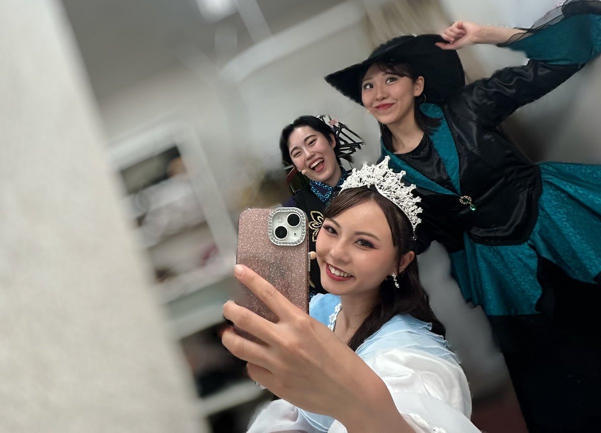 achiyandream73's tweet photo. ミュージカル『2度目の夢』終演いたしました🪄✨
ありがとうございました💕

Photo with 
可愛いヒロイン・もとかニーナちゃん
気を許せる仲間・こころディターブ&amp;あやかプラバ
愛おしい子ども達・プチベールちゃん
個性豊かな魔法使い・ウィザードちゃん
#2度目の夢 https://t.co/sxrsTFxH4n