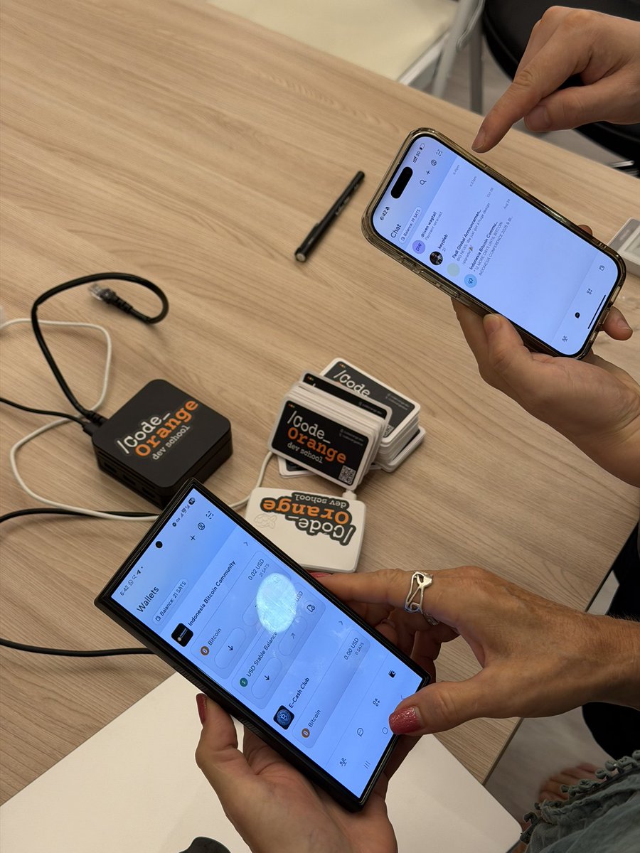 CodeOrangeDevs's tweet image. We used eCash on @fedibtc to make a completely private payment as part of our Privacy workshop🙂‍↕️