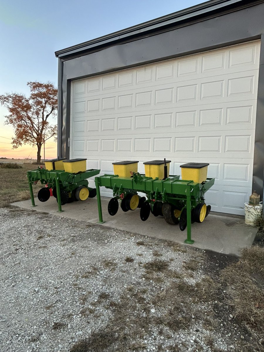 CWfarmin's tweet photo. Trying out X to sell my built to order food plot planters. 

Base models:
2 row Cat 1 or 2- $3,500 
3 row Cat 1 or 2 -$3,800

Professionally sandblasted and powdercoated. Most wear parts have been replaced. All new hardware and tire. 

Quincy, IL 

Message me for more details. https://t.co/14bJIHuUcO