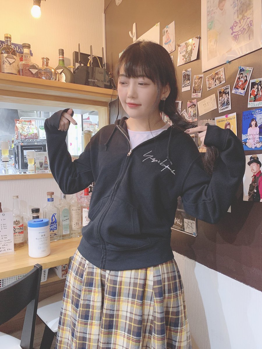 yuyucm's tweet image. 🏠ゆうゆの家パーカー👕

☃️冬バージョンの厚手裏起毛をつくります！

フロントジップポケットつきです✨
冬本番に間に合うように、11月中締め切りで早めに発注したい！

欲しい方はformに入力お願いします！↓
#ゆうゆの家