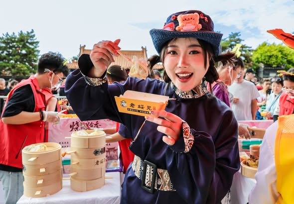 The Hohhot Shaomai Food Festival is on!

Come enjoy a feast that blends delicious food, vibrant culture, and local artistry.