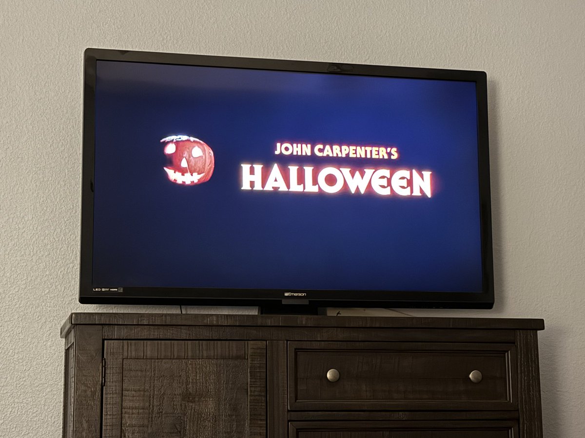 When it’s November 3rd but you still can’t let go of spooky season…#AMCFearFest #halloween #michaelmyers