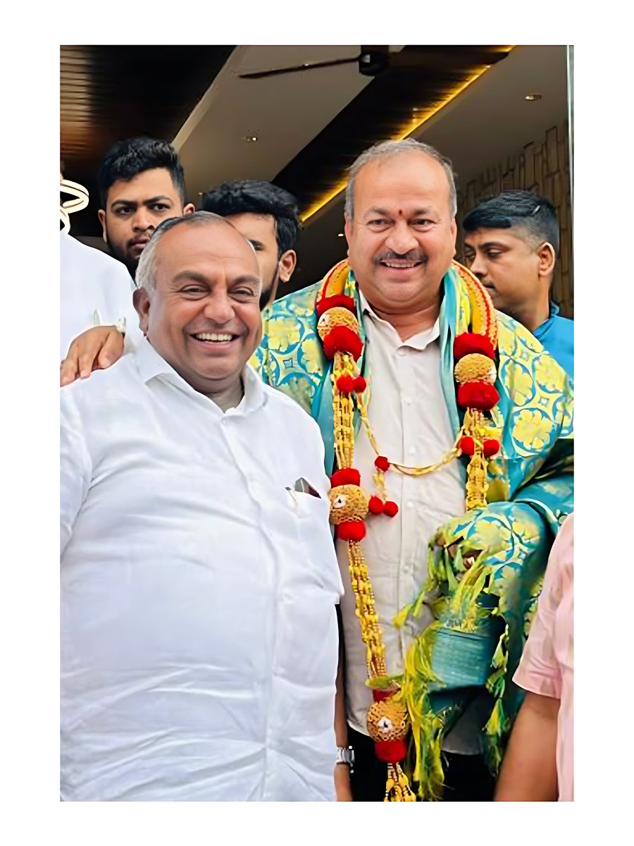 chennibjp's tweet image. ಆತ್ಮೀಯರು, ಮೈಸೂರು ಕೃಷ್ಣರಾಜ ವಿಧಾನಸಭಾ ಕ್ಷೇತ್ರದ ಶಾಸಕರಾದ ಶ್ರೀ ಟಿಎಸ್ ಶ್ರೀವತ್ಸ ಅವರಿಗೆ ಜನ್ಮದಿನದ ಹಾರ್ದಿಕ ಶುಭಾಶಯಗಳು. 🎉

ನಿಮ್ಮ ಜನಸೇವೆಯ ದೃಷ್ಟಿ, ನಿಷ್ಠೆ ಮತ್ತು ಅಭಿವೃದ್ಧಿ ಪಥದ ಪ್ರಯತ್ನಗಳು ಮುಂದಿನ ದಿನಗಳಲ್ಲಿಯೂ ಯಶಸ್ಸಿನ ಹೊಸ ಉನ್ನತಿಯನ್ನು ತಲುಪಲಿ ಎಂಬ ಹಾರೈಕೆ.