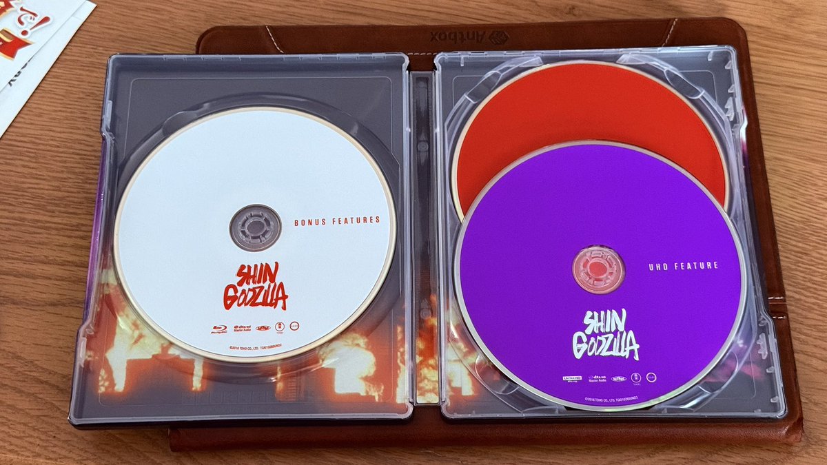 ❤新Win10❤ルビーレッド色❤LIFEBOOK❤カメラ搭載❤テンキ❢大容量❢