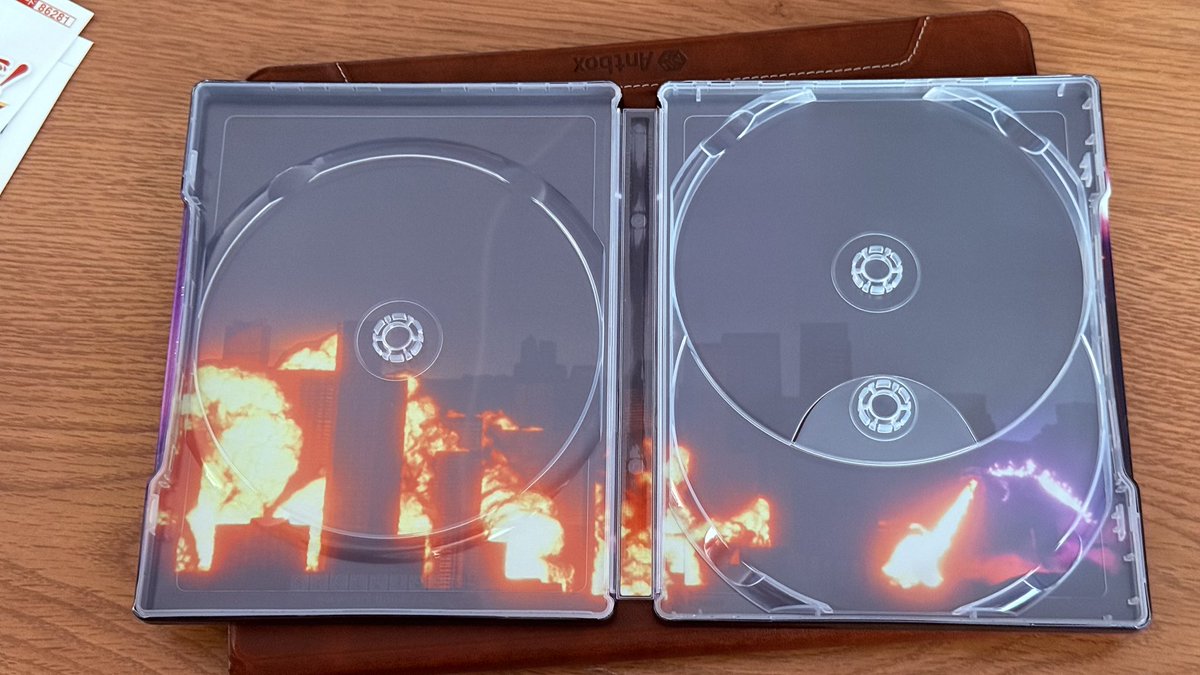 ❤新Win10❤ルビーレッド色❤LIFEBOOK❤カメラ搭載❤テンキ❢大容量❢