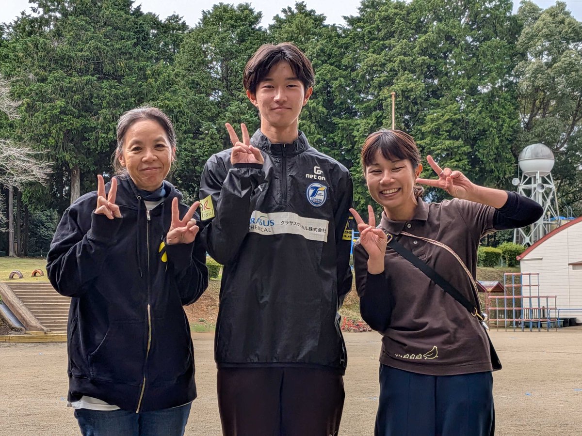 【巡回サッカー教室】
今日は間コーチが通っていた「やまばと幼稚園」に
行ってきました😎
当時の先生方が間コーチの立派になった姿を見てとても喜んでいました🙌
間コーチは少し恥ずかしそうでした🤣🤣🤣
＃大分トリニータ
＃トリニータスクール
＃やまばと幼稚園
＃間コーチ