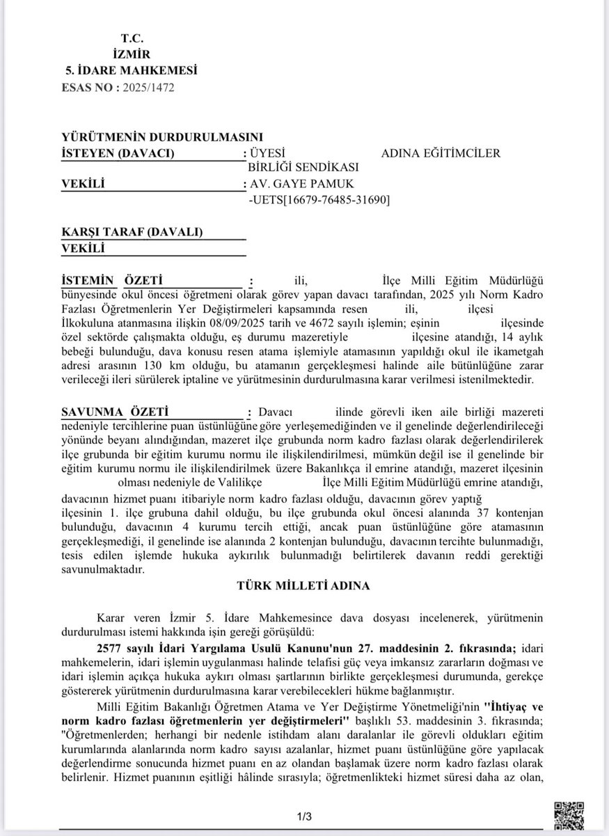 _aliyalcin_'s tweet photo. Resen atamayla aile bütünlüğünün parçalanması mahkemeden döndü.

Norm kadro fazlası olduğu için resen atamayla ikametgahının bulunduğu ilçeden 120 km ötedeki bir başka ilçeye atanan üyemiz için açtığımız davada mahkeme, ilçeler arasındaki mesafe ve büyükşehir şartlarındaki ulaşım ve yaşam şartları noktasında ölçülülük ilkesinin ihlal edildiği sonucuna vardı.

Mahkeme kararında, aile bütünlüğü ve ulaşım hususlarının da dikkate alınarak makul mesafede bir okula atama yapılması gerekirken, öğretmen ve ailesi bakımından mağduriyet doğuracak ve kamu-birey menfaati arasındaki dengeyi bozacak nitelikteki resen atamayı hukuka aykırı buldu. Bölge idare mahkemesince de onanması halinde bu karar, resen atama suretiyle aile bütünlüğü bozulan, ailesi ile işi arasında tercih yapmak zorunda bırakılan bütün norm kadro fazlası öğretmenlerimiz açısından da emsal olacaktır.