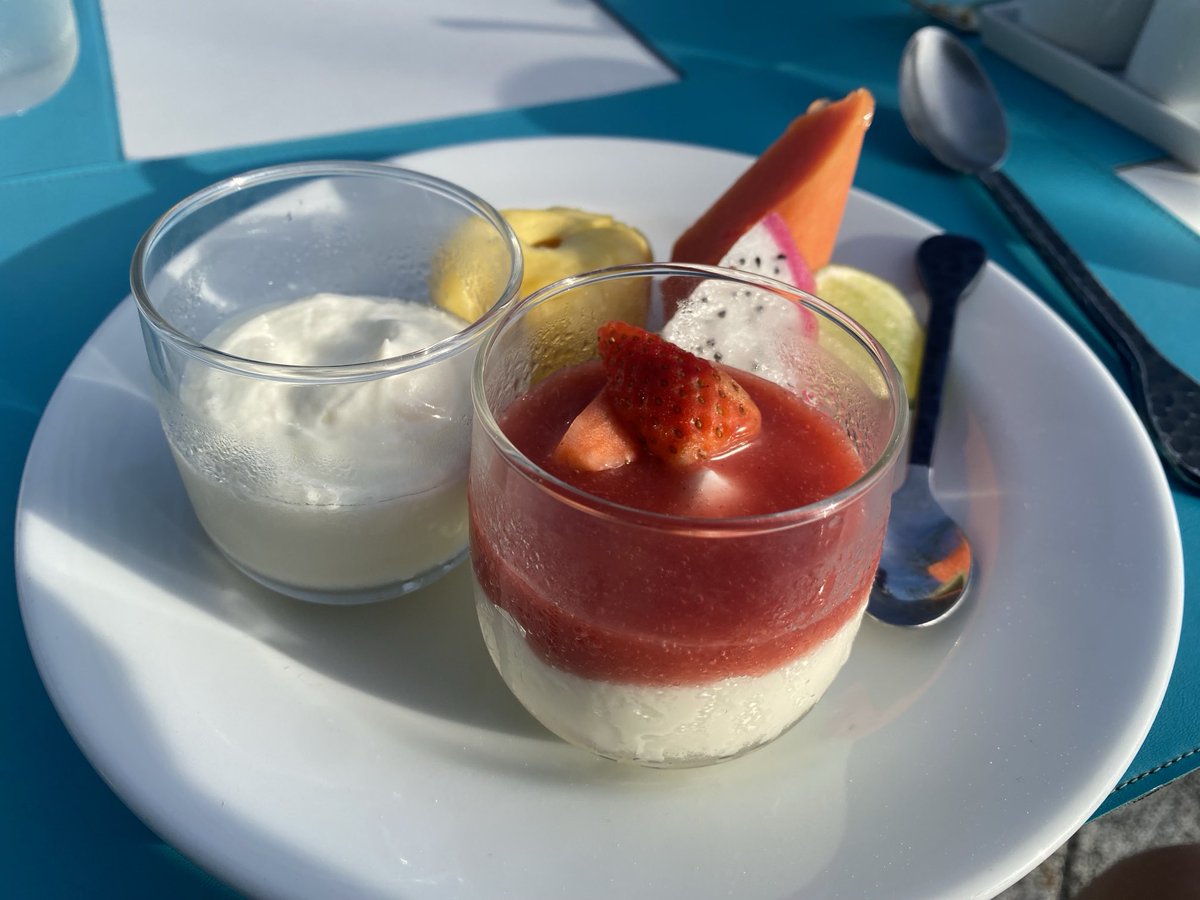 #朝ごはん エッグベネディクトいただきましたよ。