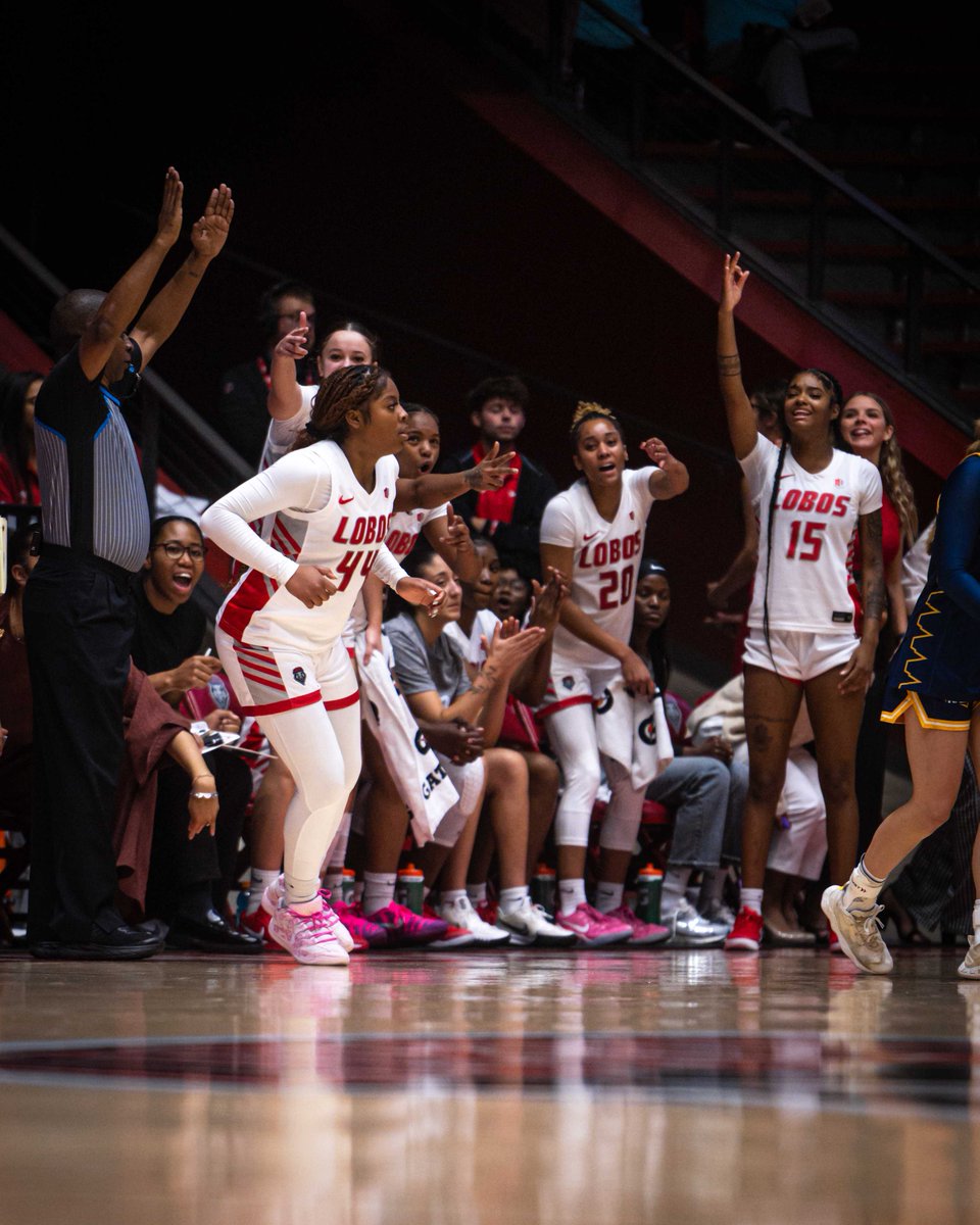 UNMLoboWBB's tweet photo. Big-time 3 by Laila. She's got 9 points in the game.

#GoLobos https://t.co/upCcrV6ojB