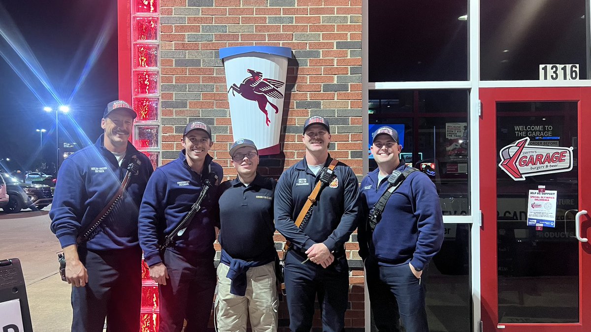 A huge shoutout to everyone who came out to our Tip-A-Cop event supporting Special Olympics Oklahoma!
Between the two Edmond locations, we raised just over $1,000 in tips — every dollar going directly to Special Olympics Oklahoma and the amazing athletes they serve.
We also want