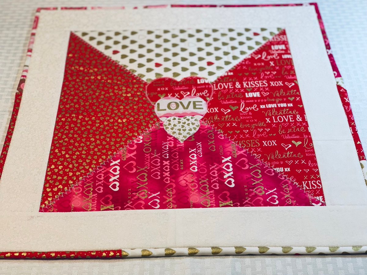 angelhw1956's tweet image. Quilted Valentines Table Topper tuppu.net/5fd88221 #Etsy #TeaTimeQuiltsnMore #TableTopper