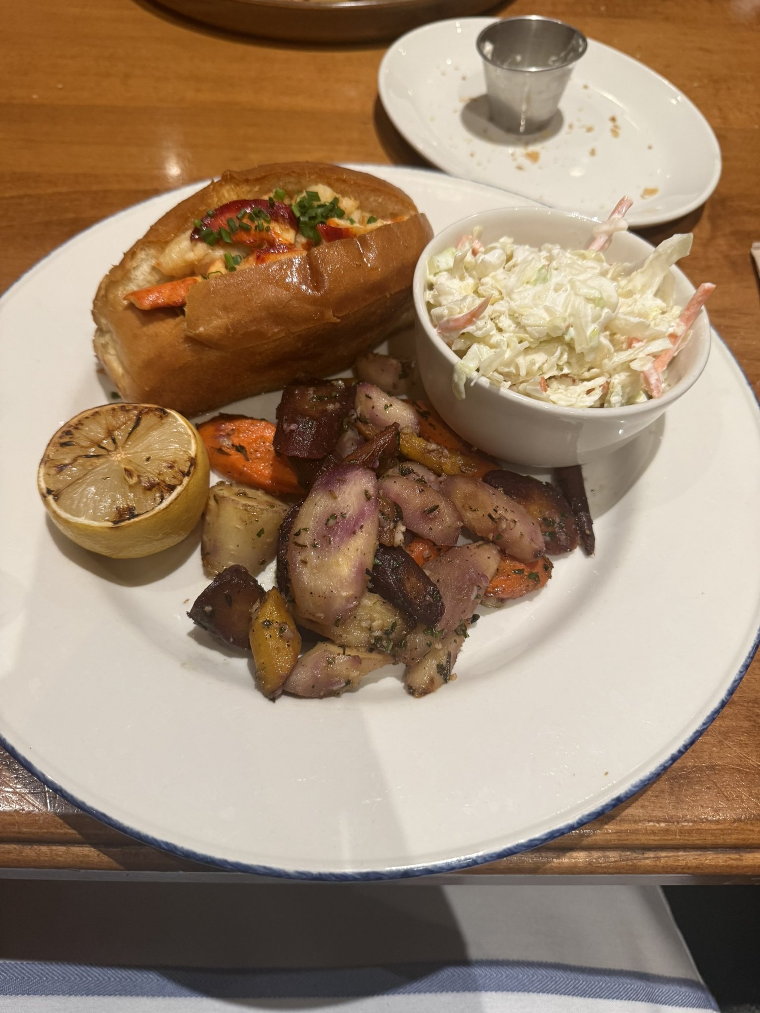 1 pic. Who’s gonna reimburse me for my dinner https://t.co/bfMfJior5L