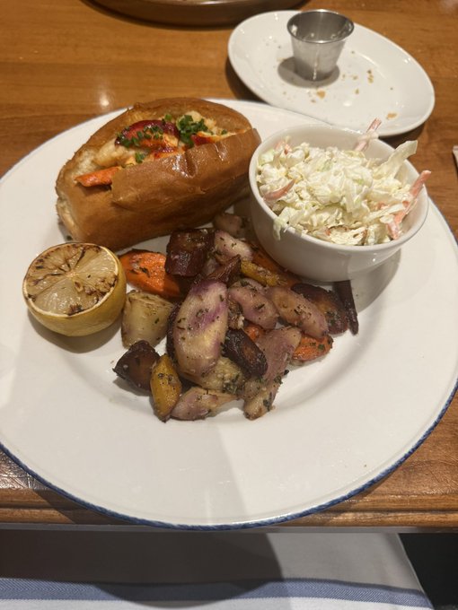 Kay :) - 1 pic. Who’s gonna reimburse me for my dinner https://t.co/bfMfJior5L