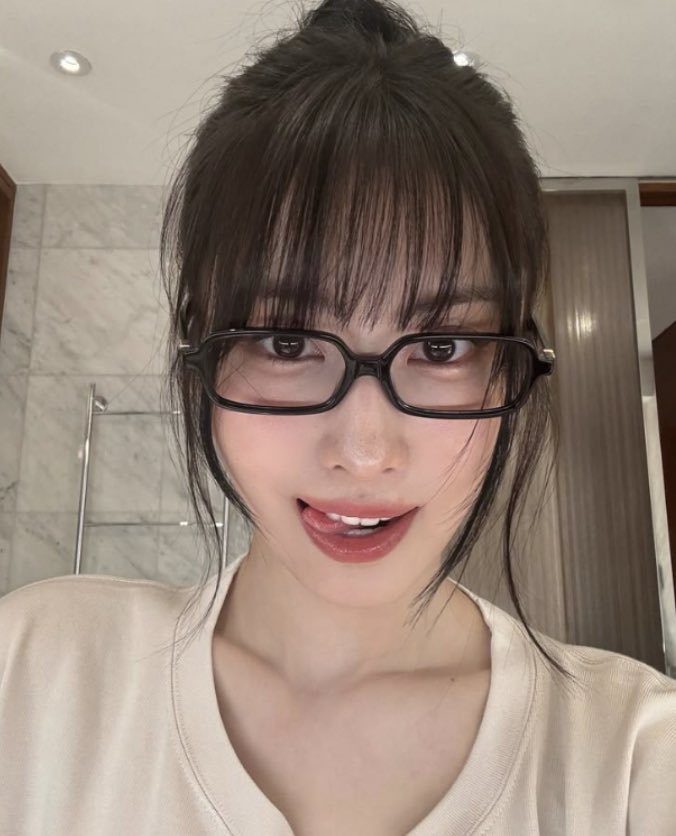 momo tweet media