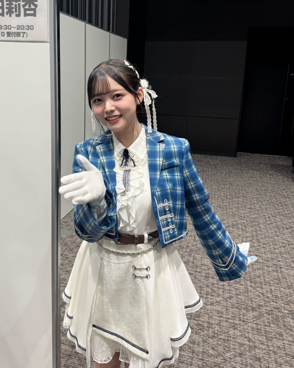 秋田莉杏 直筆 サイン 生写真 パジャマ 秋田莉杏 直筆 サイン 生写真