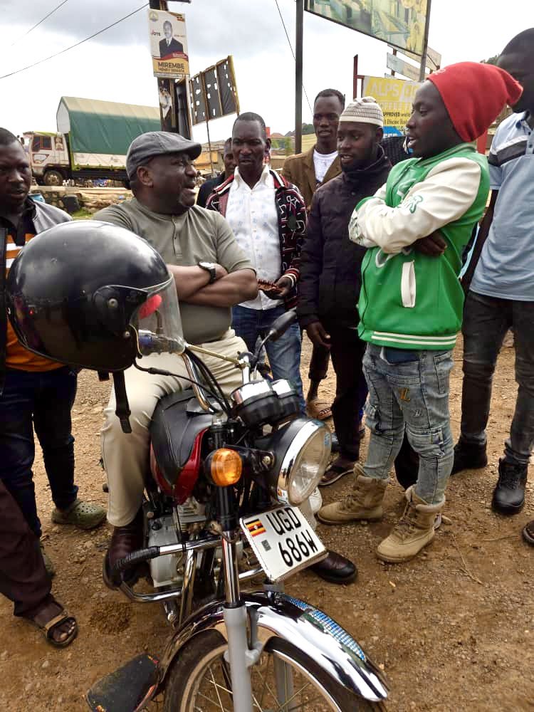 Sir_Dan16's tweet image. Mans like @UCC_ED a Leader that knows his People. With such interactions a Leader manages to understand his people on a Personal basis. Great leadership is always undervalued till the day you meet this kind Gentleman. 
#KassandaSouth
 #ManOfThePeople