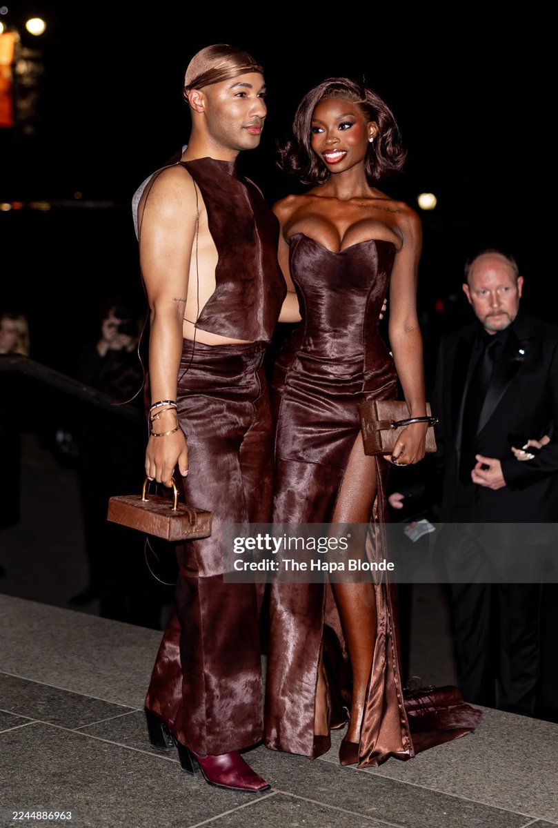t4toots's tweet photo. Don’t be dumb, check the getty😍 #OlandriaxCFAAwards #CFAAwards https://t.co/hm09drSGfz