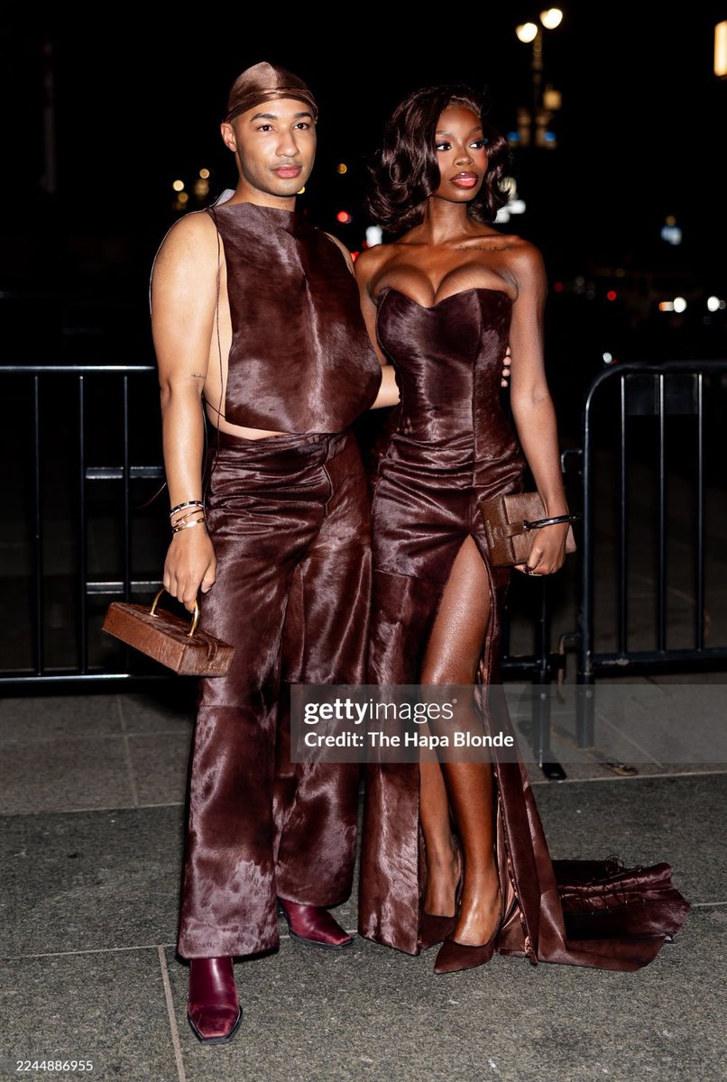 t4toots's tweet photo. Don’t be dumb, check the getty😍 #OlandriaxCFAAwards #CFAAwards https://t.co/hm09drSGfz