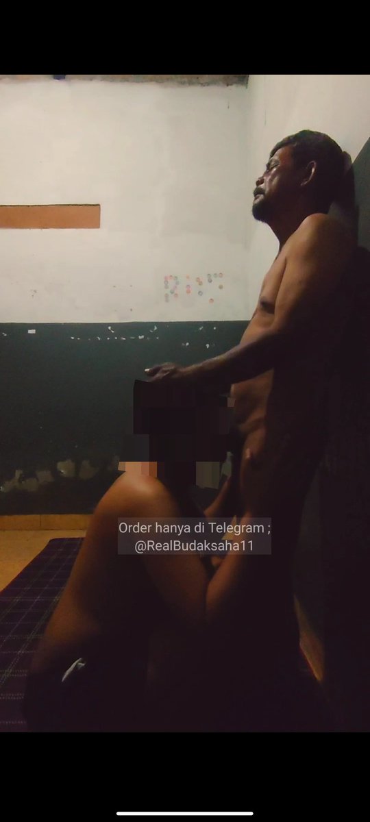 dnngrup's tweet photo. Budaksaha vs Bapak Tukang pijat edisi ( Ke'enakan pas disepong 🤭) desahan nya mantap pas main , crot 2x , harga promo 50k aja  yuk yg mau beli silahkan DM telegram admin 085815366471 https://t.co/WlJccf6idL
