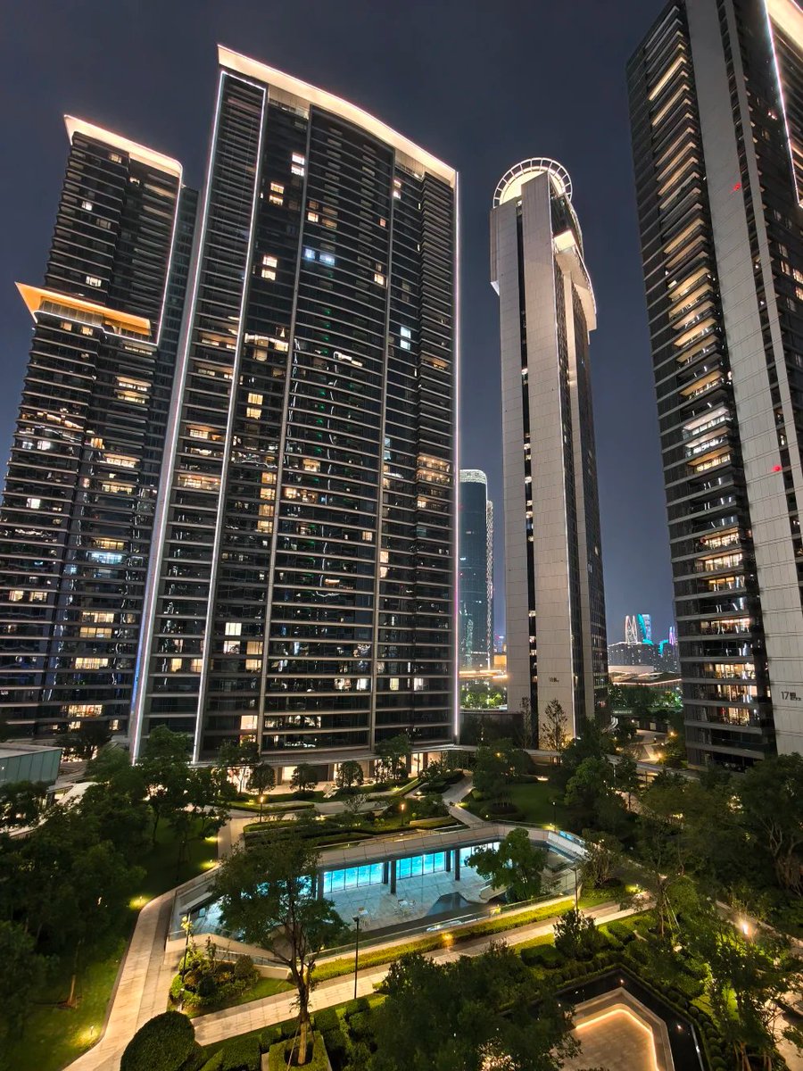 IsabellaWedl's tweet photo. The No. 1 Courtyard feels even more upscale at night. 🔥 To outsiders, it's high-density, crowded, and lacking in human warmth; to residents, it's modern, a multi-level community, and the heart of the city. https://t.co/RXy8SLoDIf