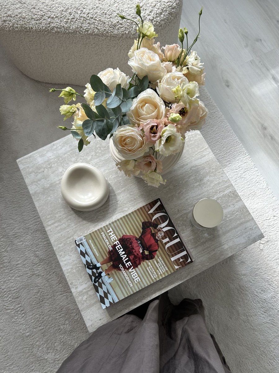 سلامٌ لقلبك 🍃 

تذكّر أن العُسر يعقبه يُسر، وأن تأخّر الأرزاق لا يعني غيابها، فربّ الخير لا يُخلف وعده. سيأتي الفرج في وقته الجميل، فقط ثق بربٍ لطيفٍ لا ينسى عباده 🤍

#صباح_الخير