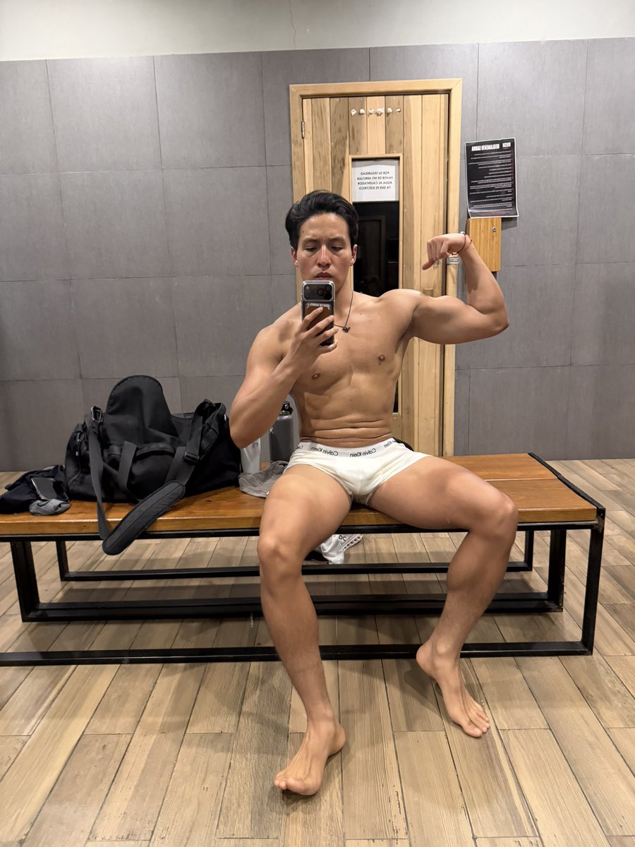 findomsebastian's tweet photo. Getting bigger and even more fucking stunning. 

Bow down and serve sluts. https://t.co/A02QaJI0XT