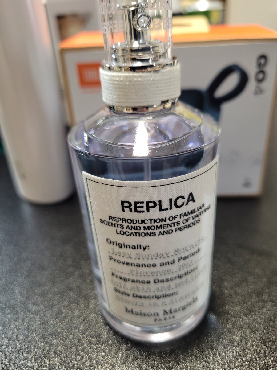 Proto_Mask's tweet image. メゾンマルジェラレプリカシリーズのレイジーサンデーモーニングを買いました。
洗いたてのホテルのシーツみたいな、とにかく良い匂いすぎるだろ･･･！
でも着ける機会ないから棚に置いておく(無情)