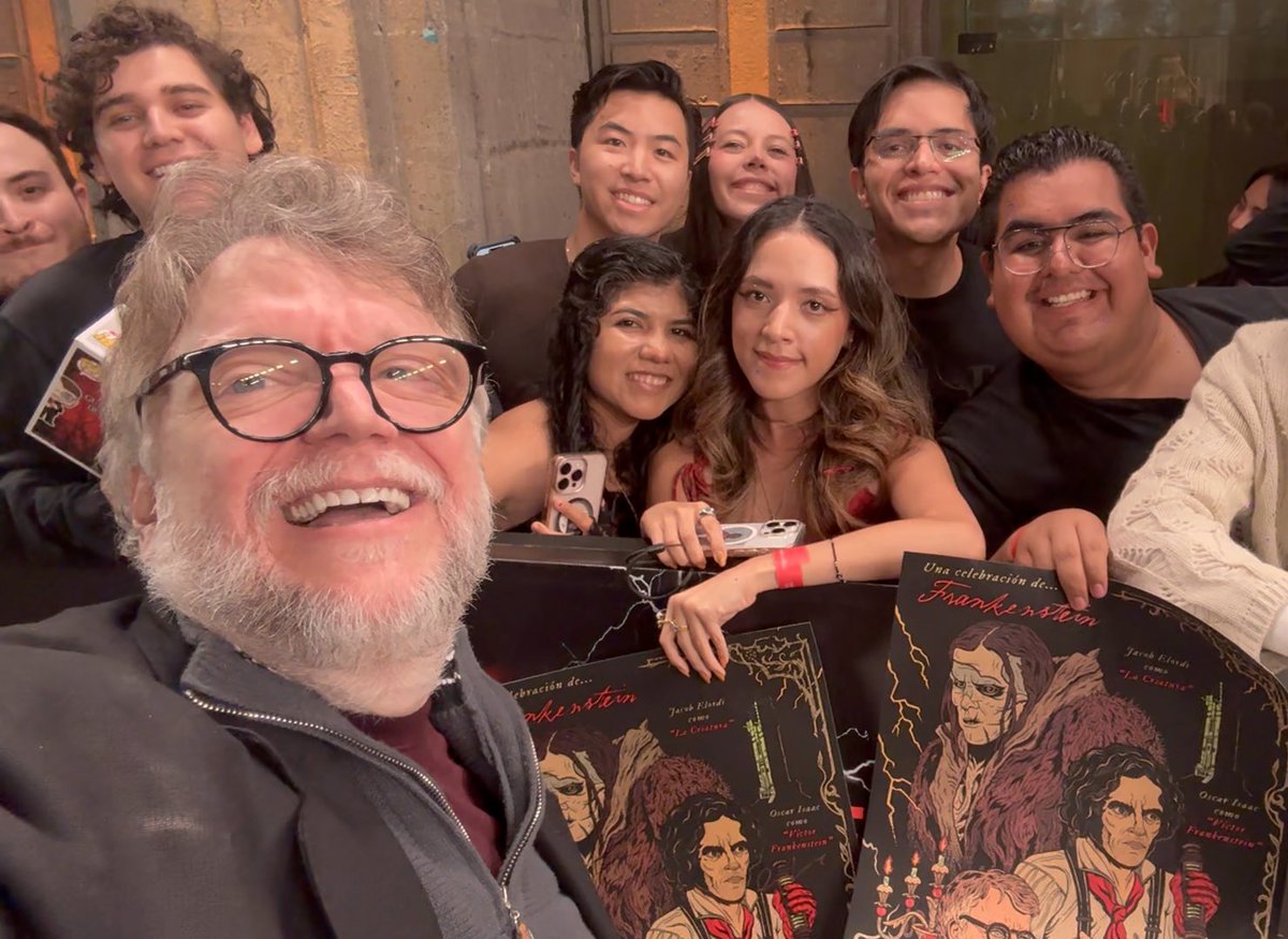 Mi mamá me dio la vida pero escuchar a <a href="/RealGDT/">Guillermo del Toro</a> hablar sobre su arte y el cine después de ver Frankenstein por segunda vez me regresó las ganas de vivirla.